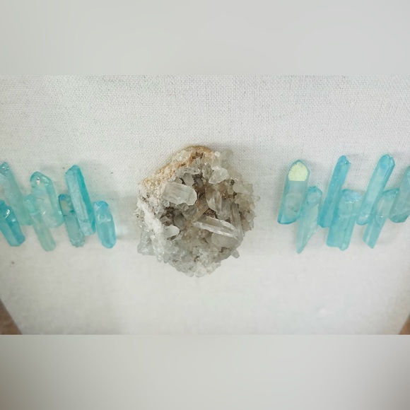 Beautiful quartz in a frame - Picture 4 of 5